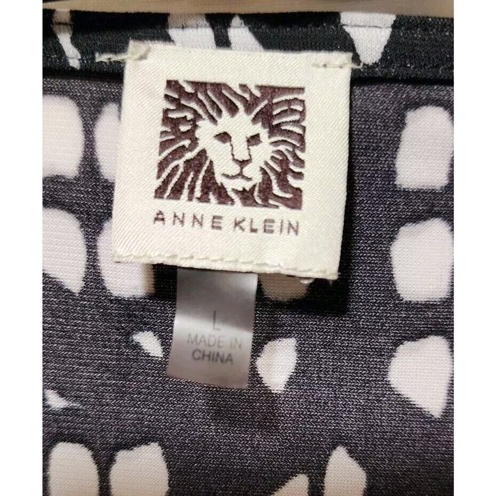ANNE KLEIN WOMEN'S BLACK & WHITE ,GEOMETRIC PRINT, CAP SLEEVE ,VNECK TOP SIZE L - Picture 3 of 5